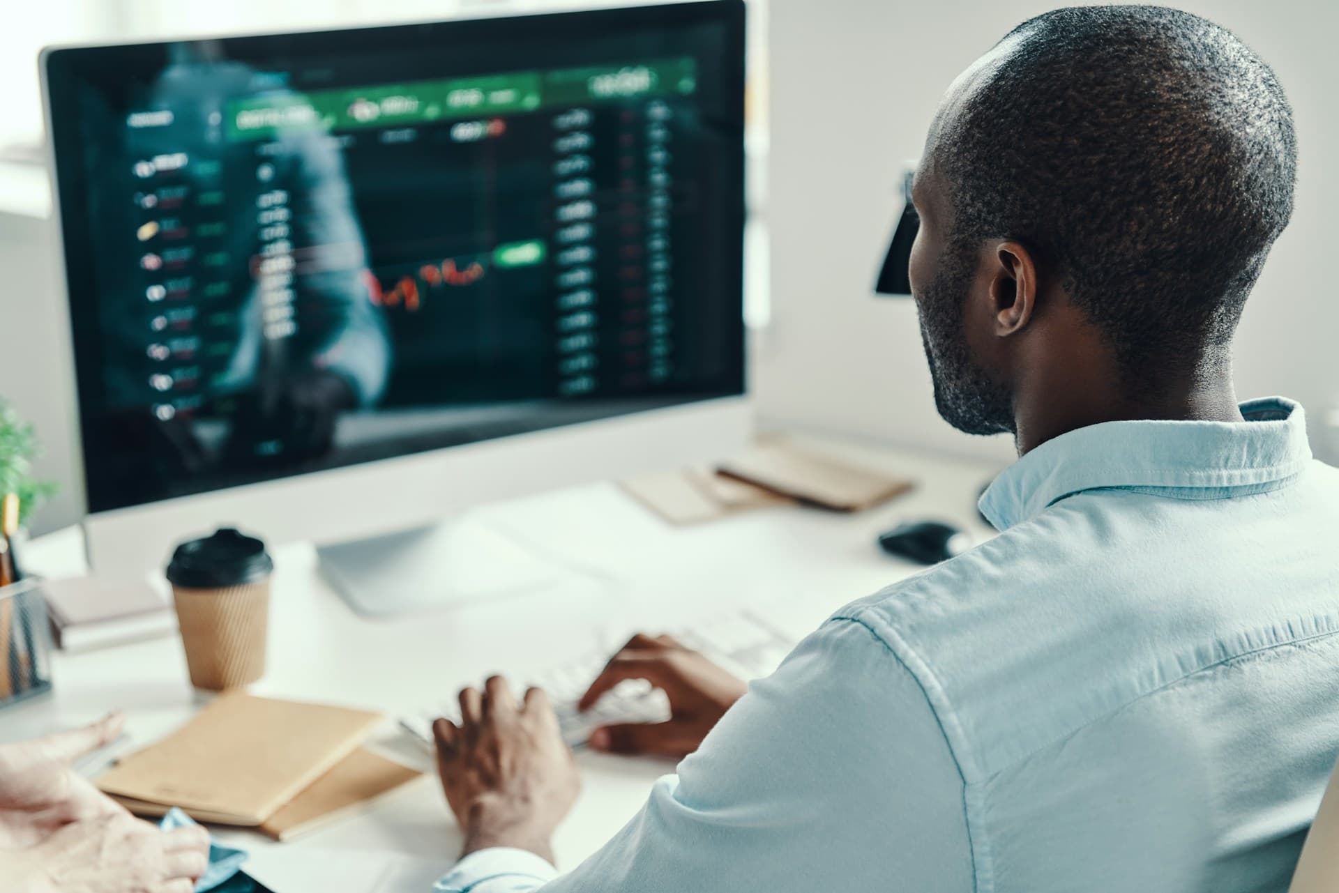 How Business Dashboard Analytics Improves Daily Huddles